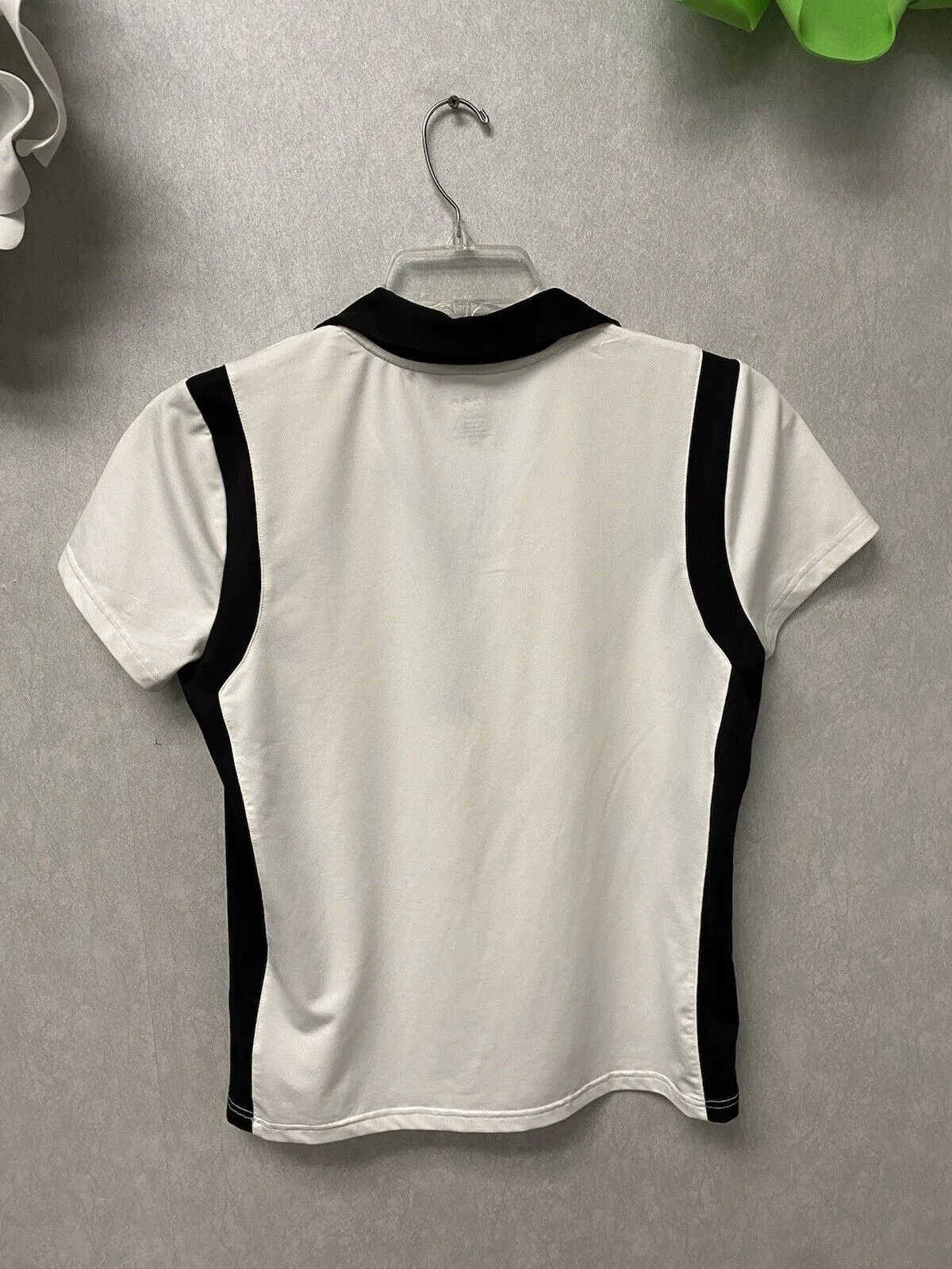 Izod White/Black Short Sleeve Golf Top Size Medium