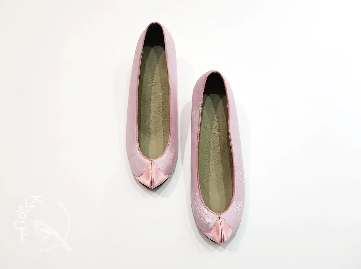 Women Hanbok Shoes in Pink Kkotshin