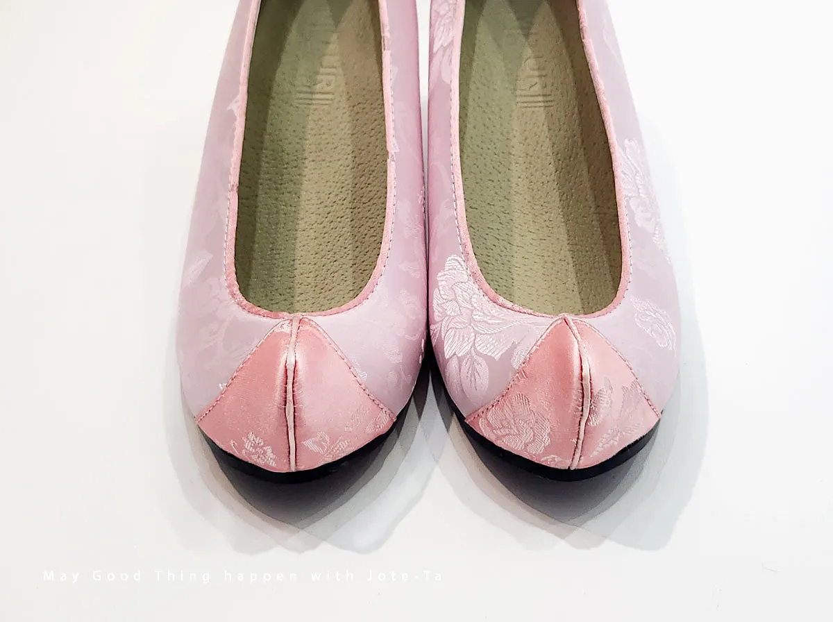 Women Hanbok Shoes in Pink Kkotshin